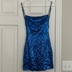 Lucy in the Sky - Short sparkly blue dress - Size: Small - With open back.